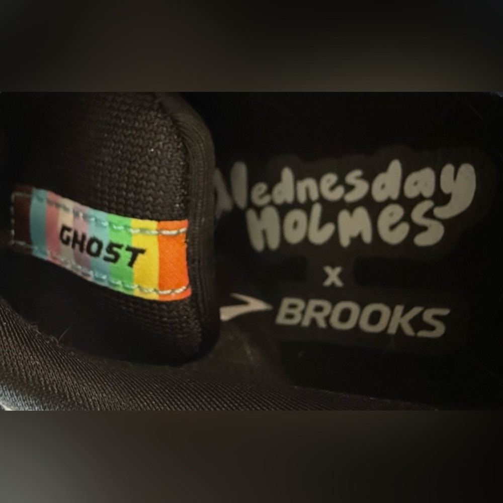 Brooks colorful sneakers X Wednesday Holmes, 7 - Picture 3 of 7